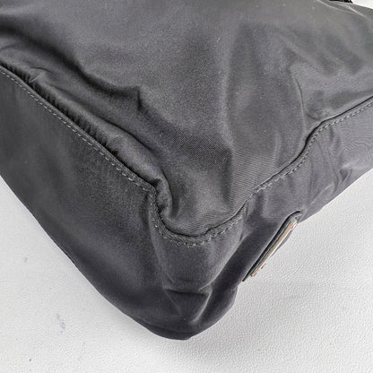 Prada Black Tote Bags A-16126
