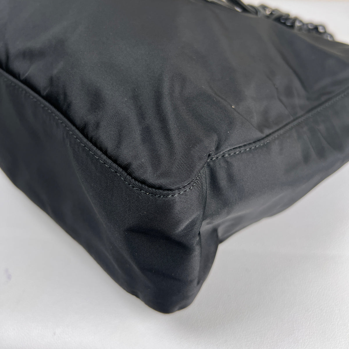 Prada Black Tote Bags A-16126