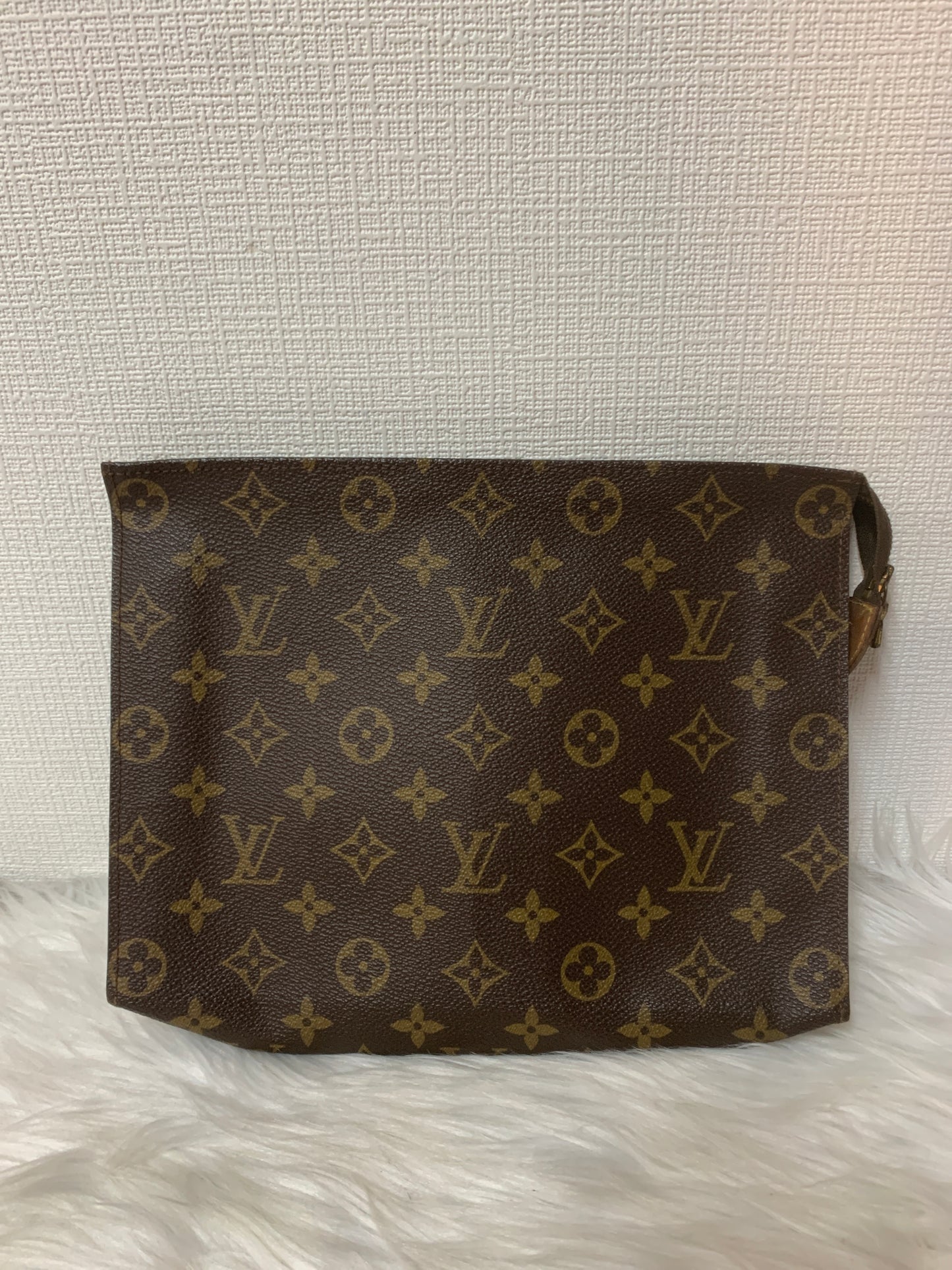 Louis Vuitton Brown Shoulder Bags A-16147