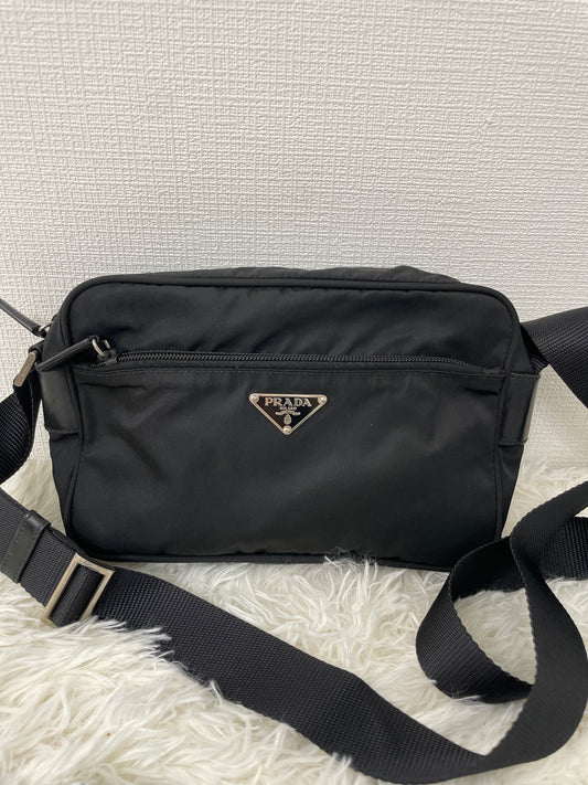 Prada Black Shoulder Bags A-16151
