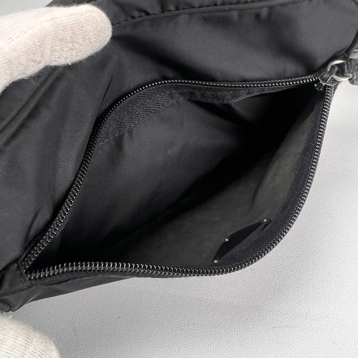 Prada Black Shoulder Bags A-16151