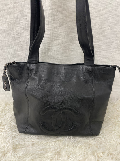 Chanel Black Shoulder Bags A-16159