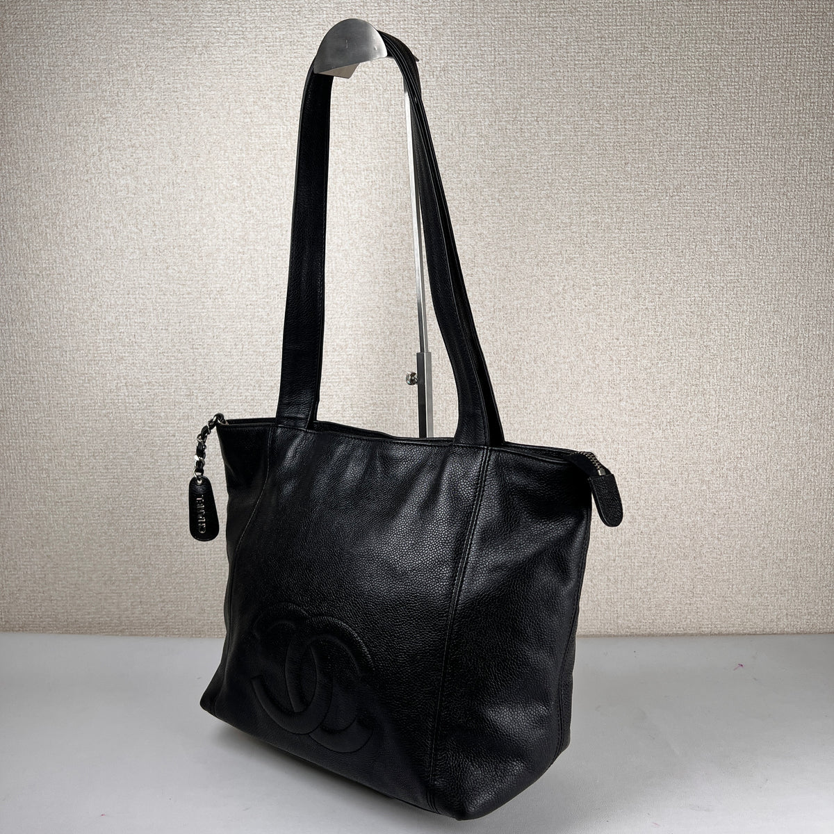 Chanel Black Shoulder Bags A-16159