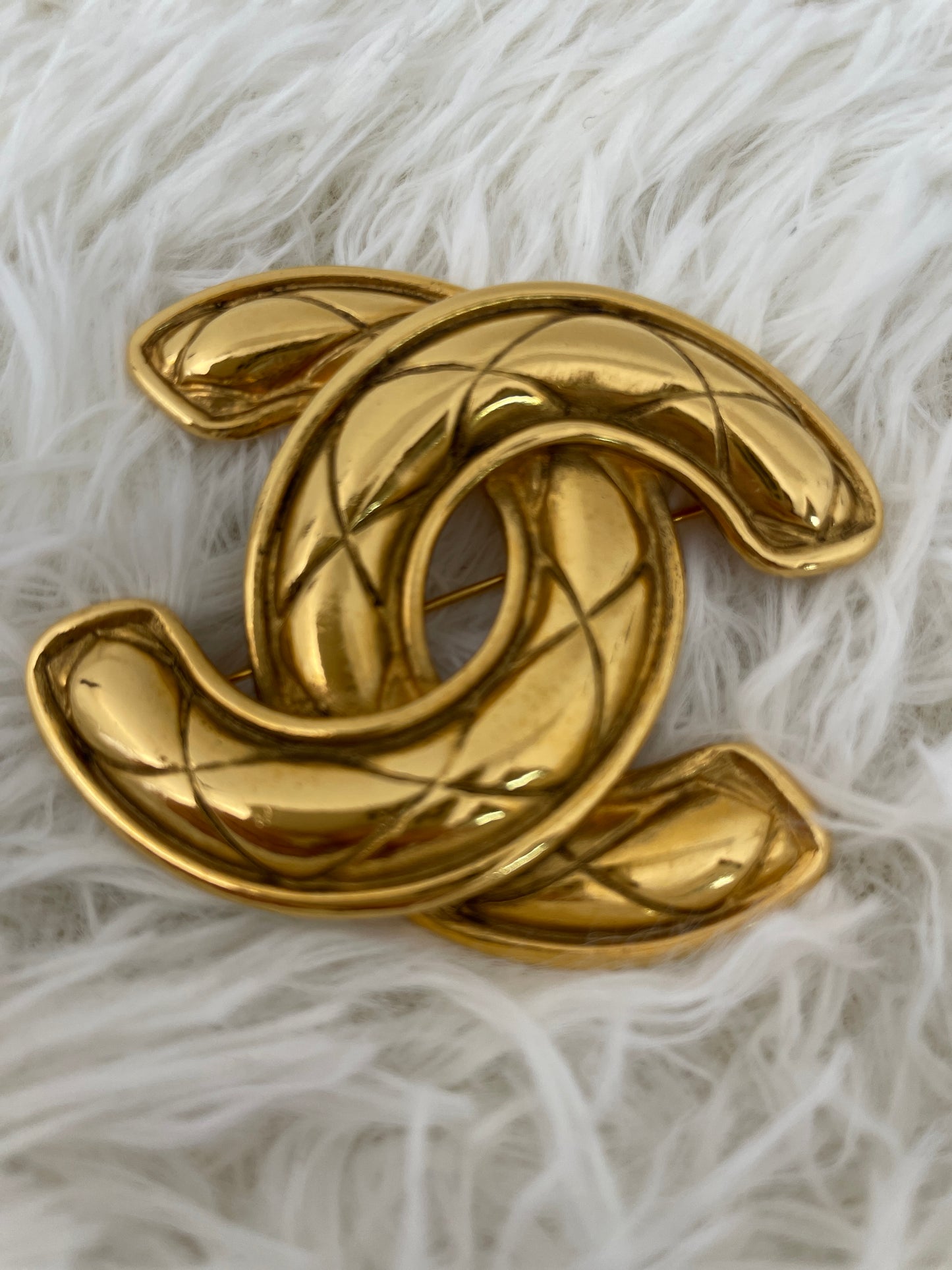 Chanel Gold Brooches A-16161