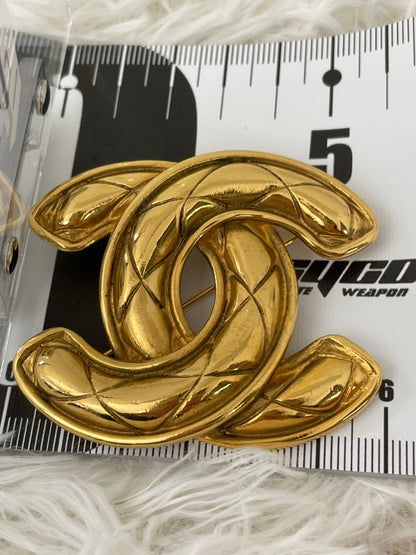 Chanel Gold Brooches A-16161