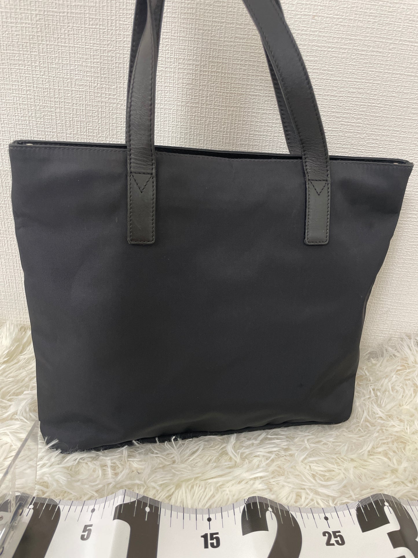 Fendi Black Handle Bags A-16211