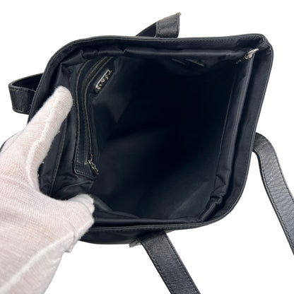 Fendi Black Handle Bags A-16211