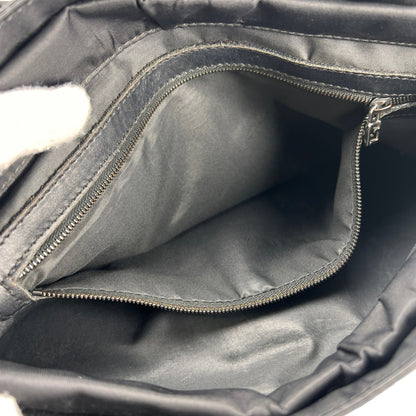 Fendi Black Handle Bags A-16211