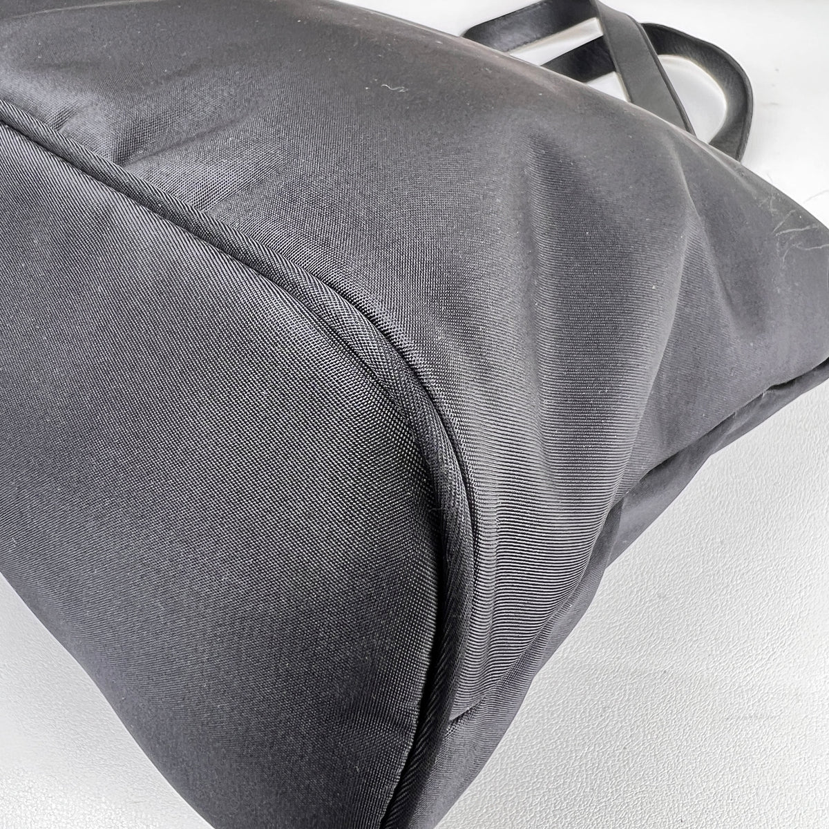 Fendi Black Handle Bags A-16211