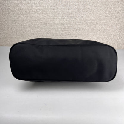 Fendi Black Handle Bags A-16211