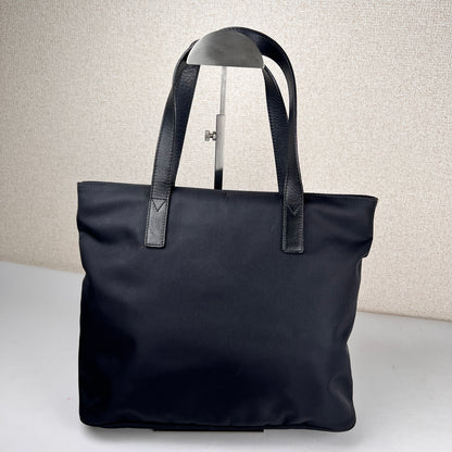 Fendi Black Handle Bags A-16211