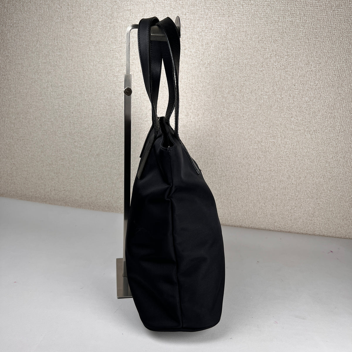 Fendi Black Handle Bags A-16211