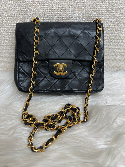 Chanel Black Shoulder Bags A-16247