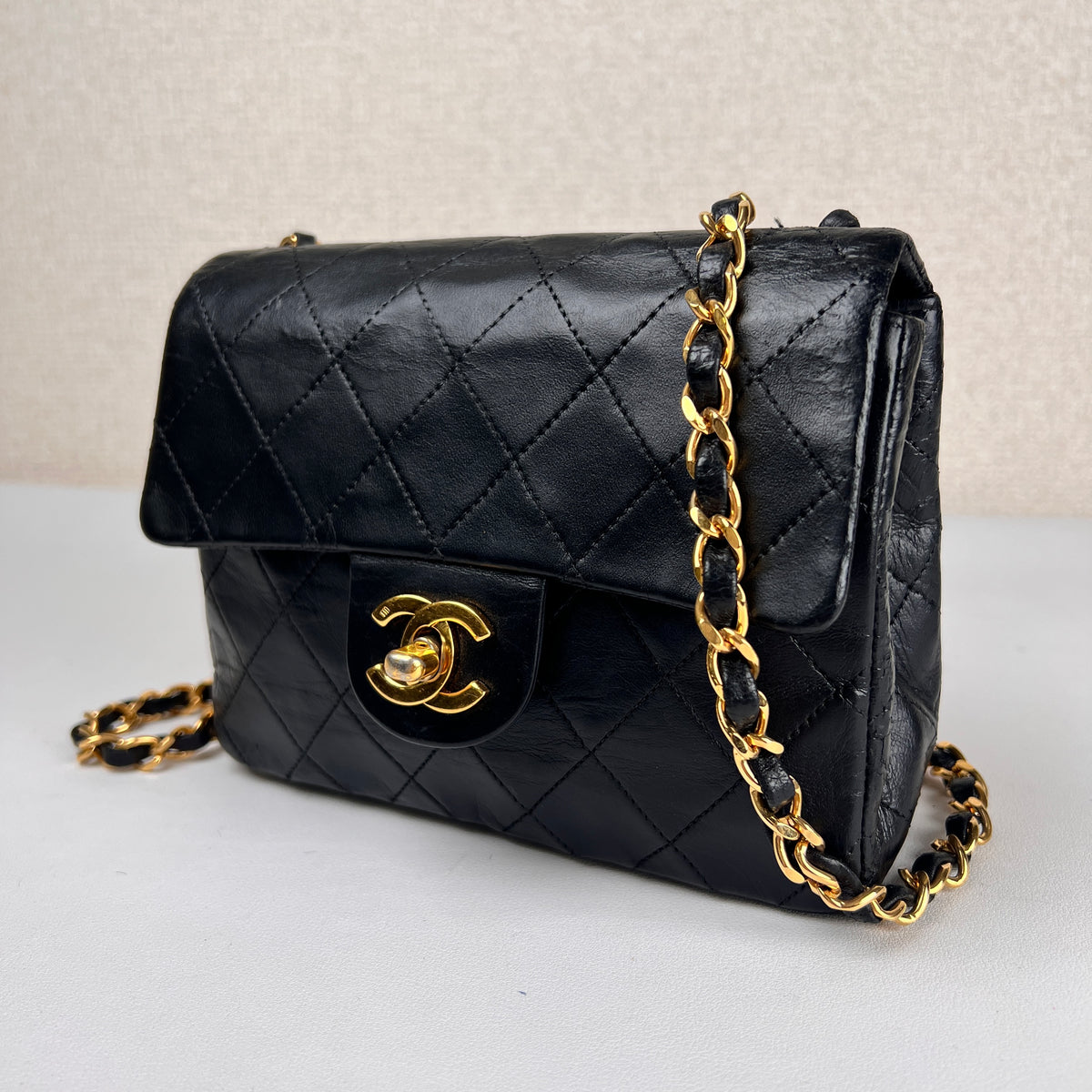 Chanel Black Shoulder Bags A-16247