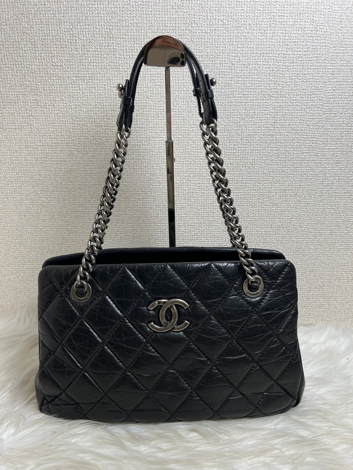 Chanel Black Shoulder Bags A-16249