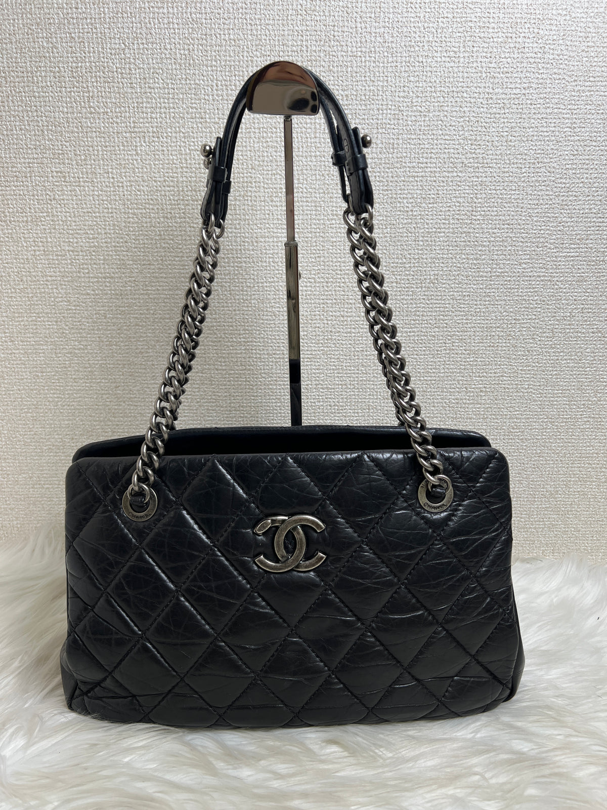 Chanel Black Shoulder Bags A-16249