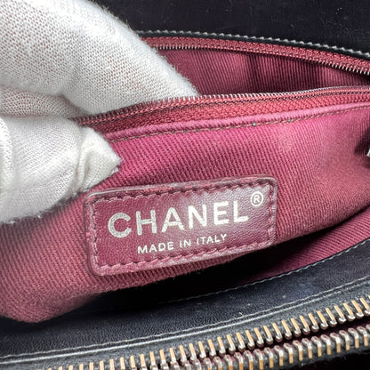 Chanel Black Shoulder Bags A-16249