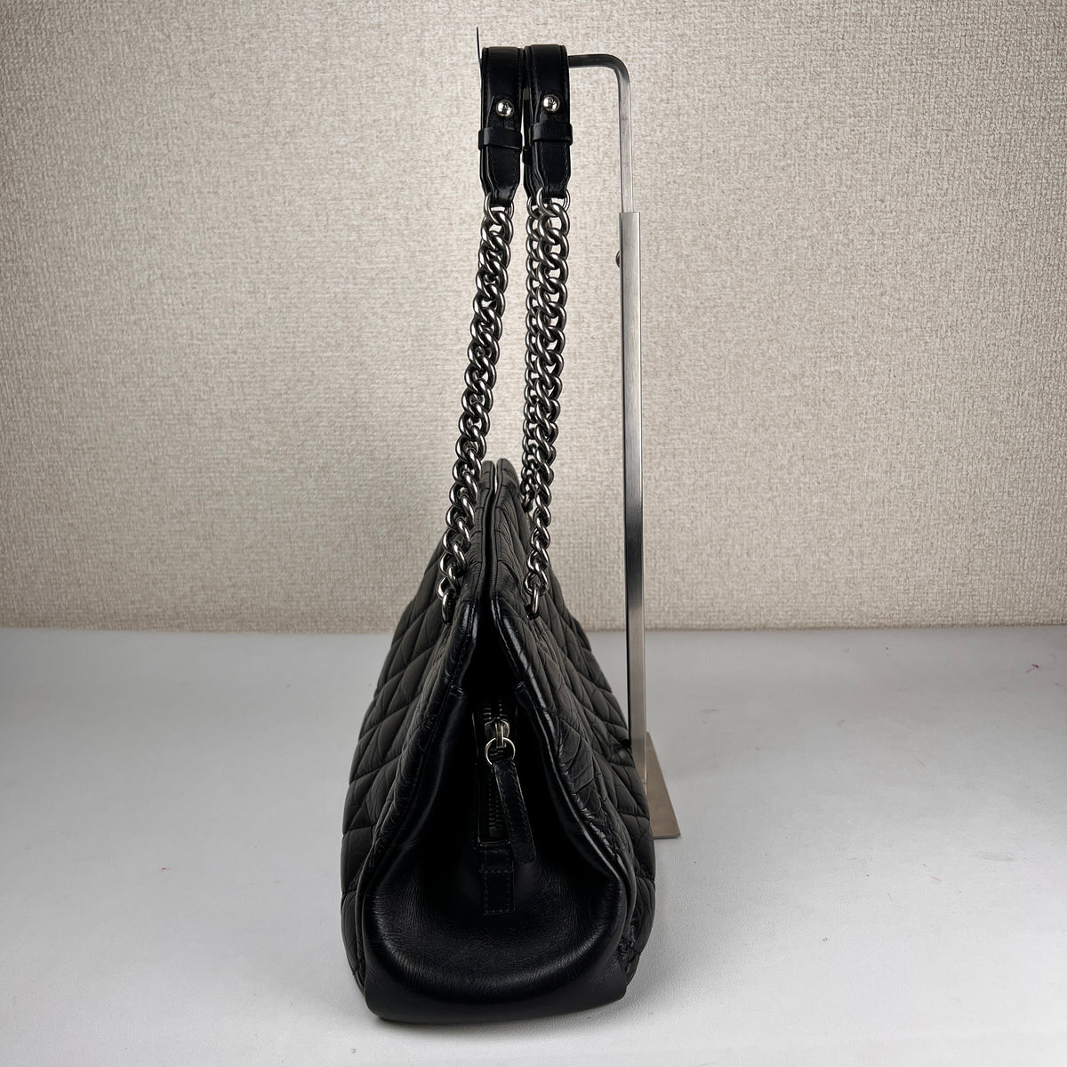 Chanel Black Shoulder Bags A-16249