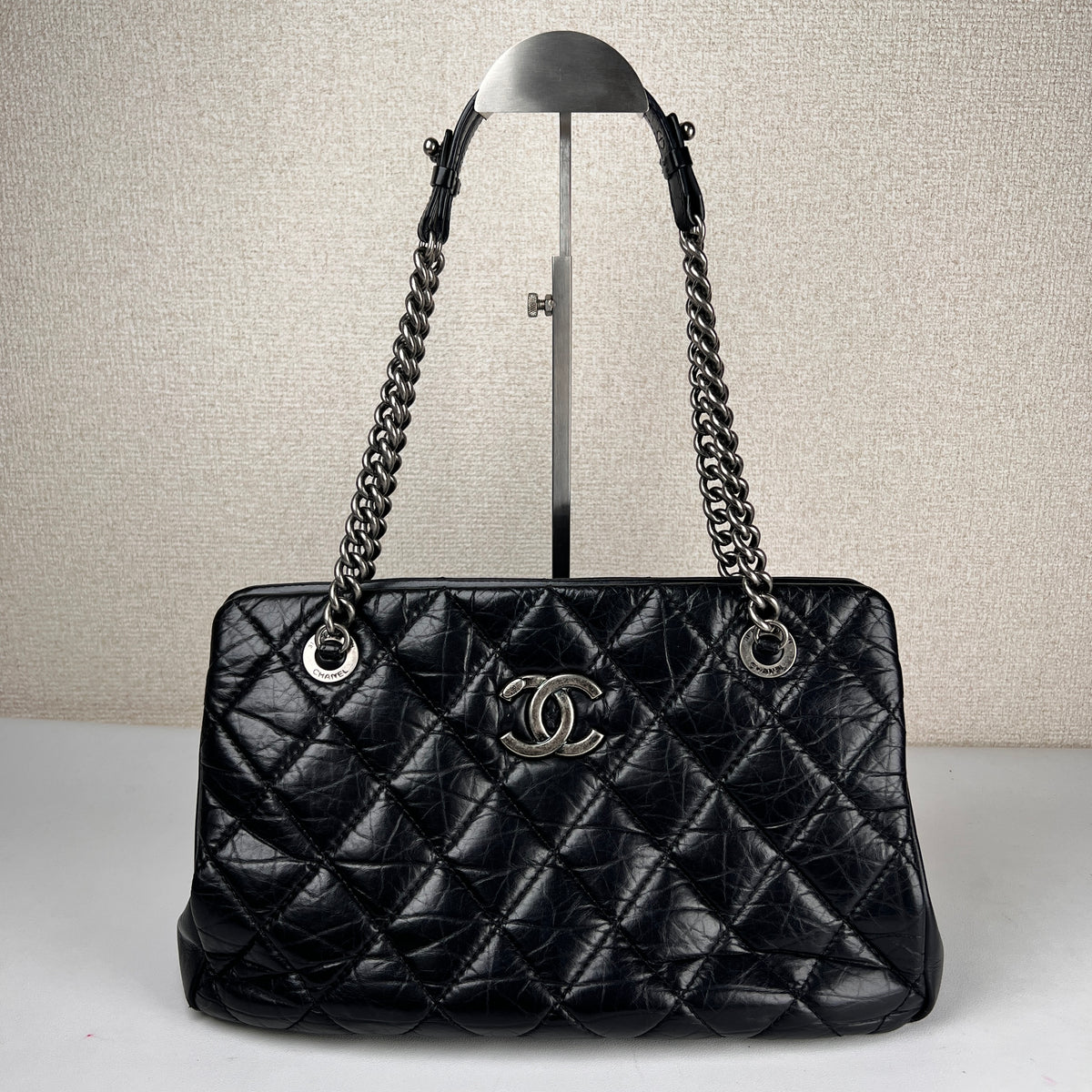 Chanel Black Shoulder Bags A-16249
