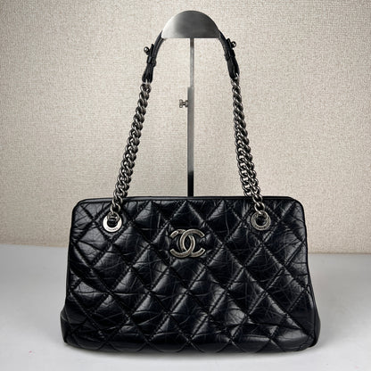 Chanel Black Shoulder Bags A-16249