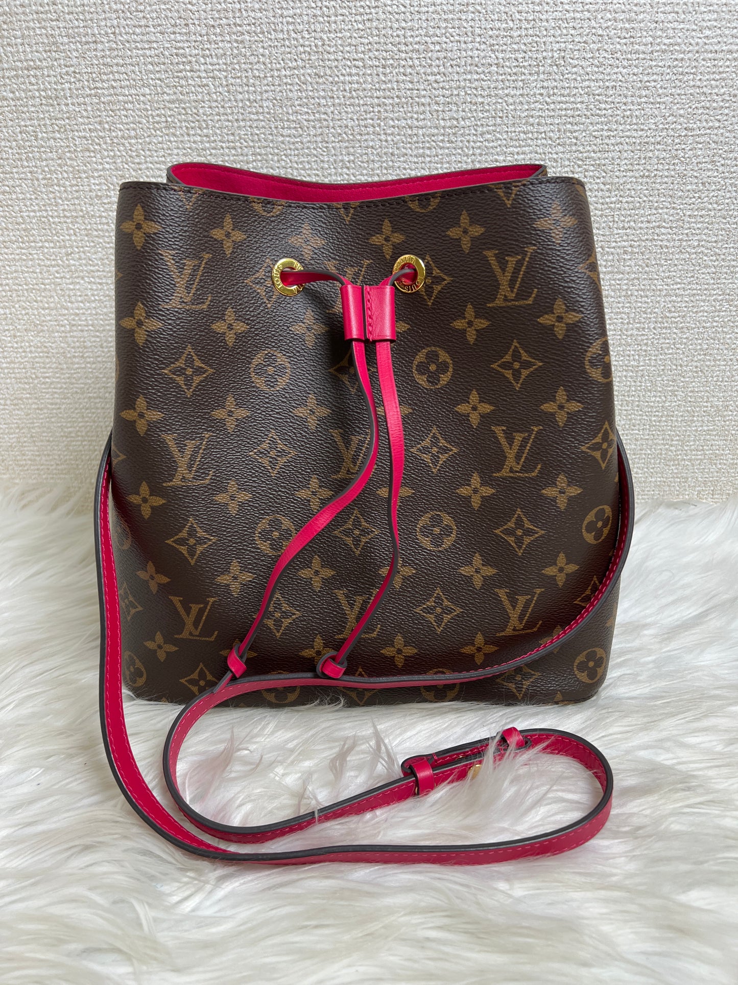 Louis Vuitton Brown Shoulder Bags A-16251