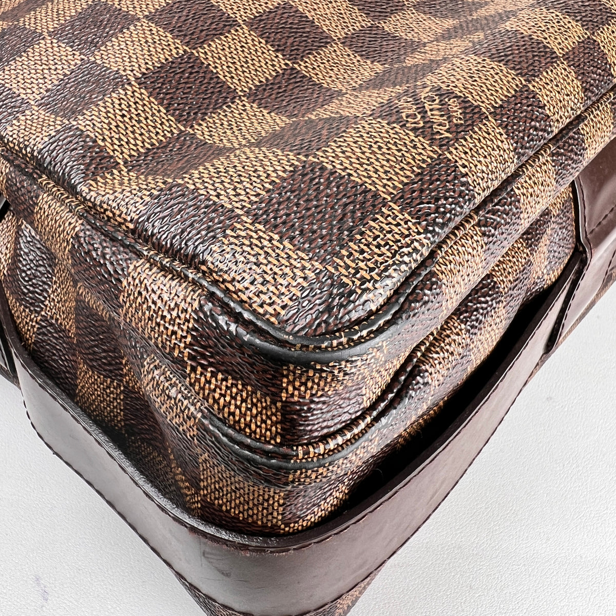 Louis Vuitton Brown Shoulder Bags A-16255
