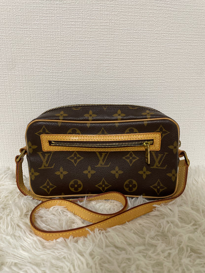 Louis Vuitton Brown Shoulder Bags A-16262