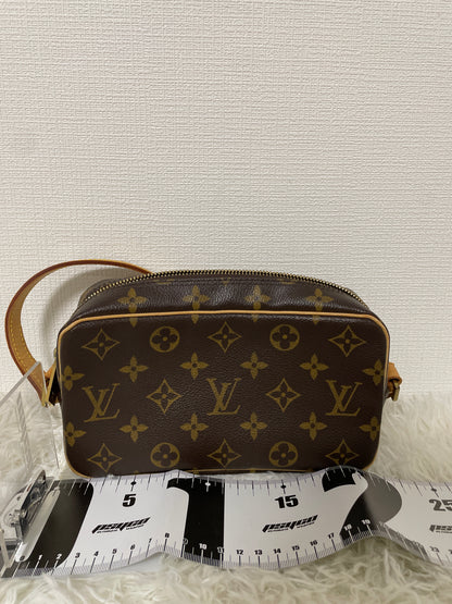 Louis Vuitton Brown Shoulder Bags A-16262