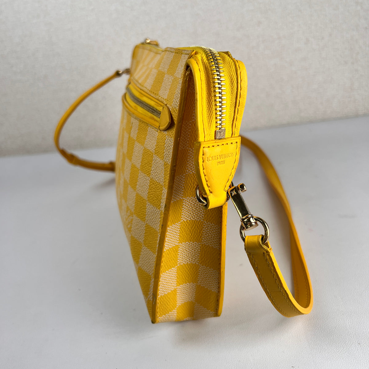 Louis Vuitton Yellow Shoulder Bags A-16263