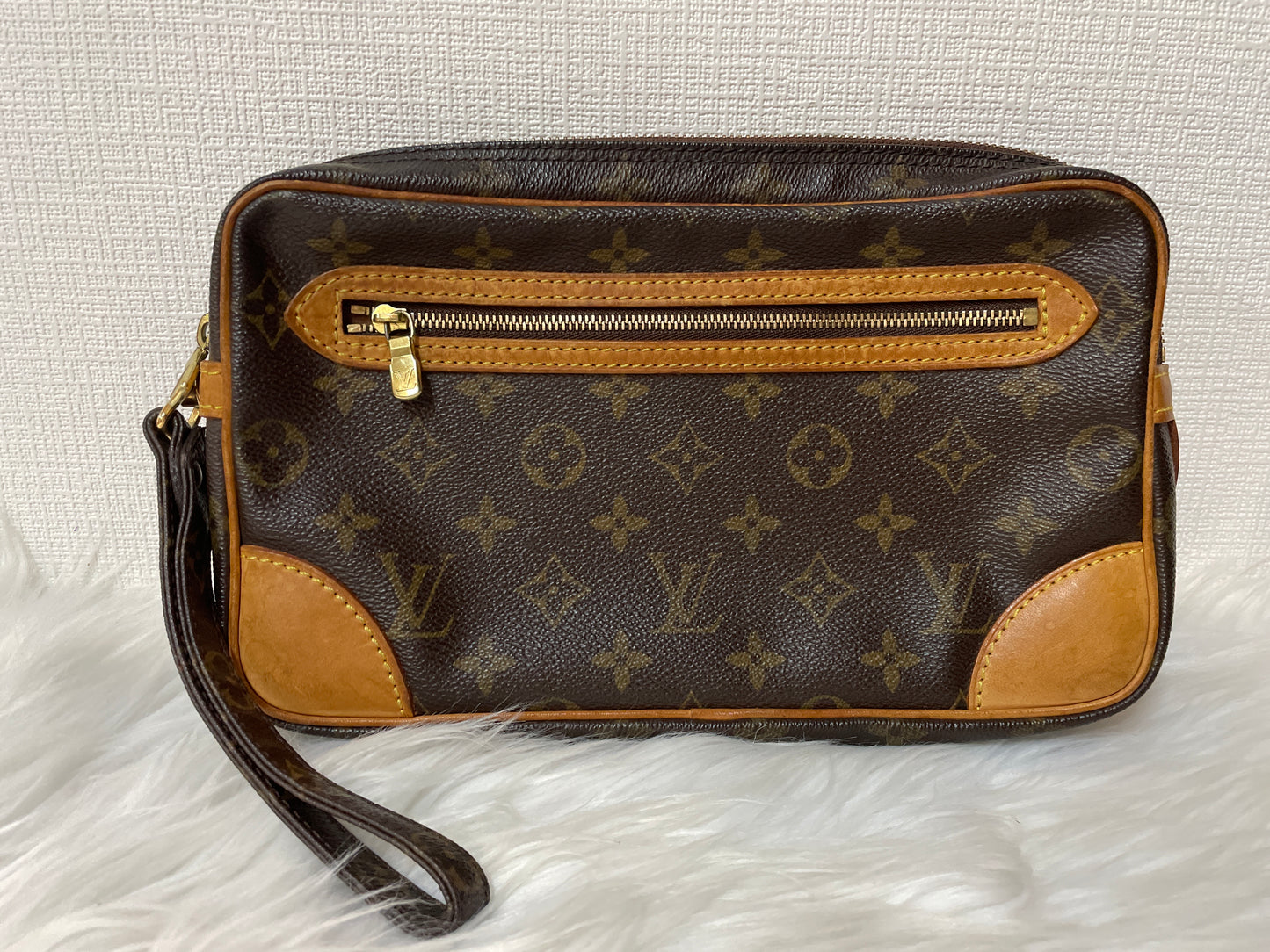 Louis Vuitton Brown Shoulder Bags A-16266