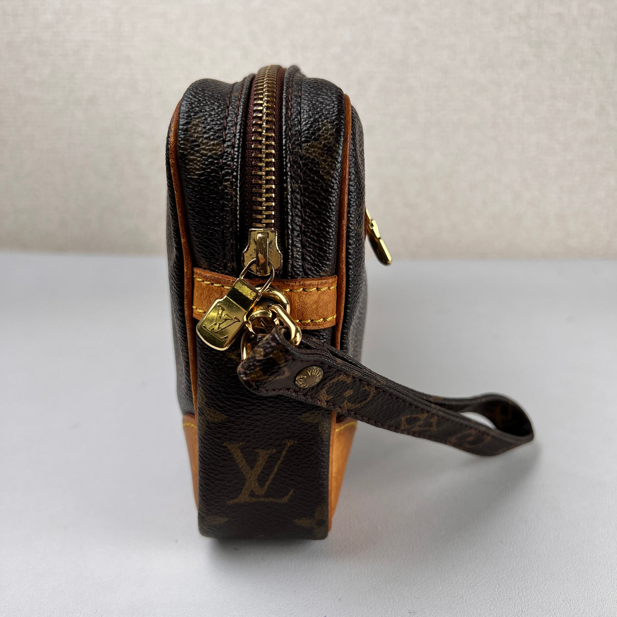 Louis Vuitton Brown Shoulder Bags A-16266