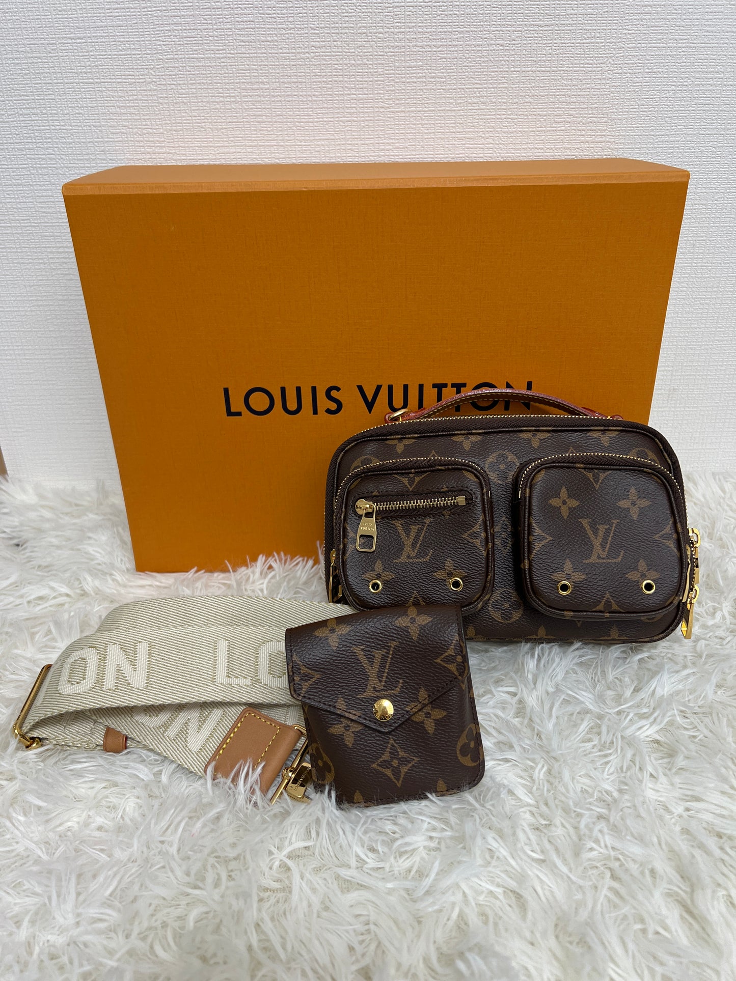 Louis Vuitton Brown Shoulder Bags A-16273