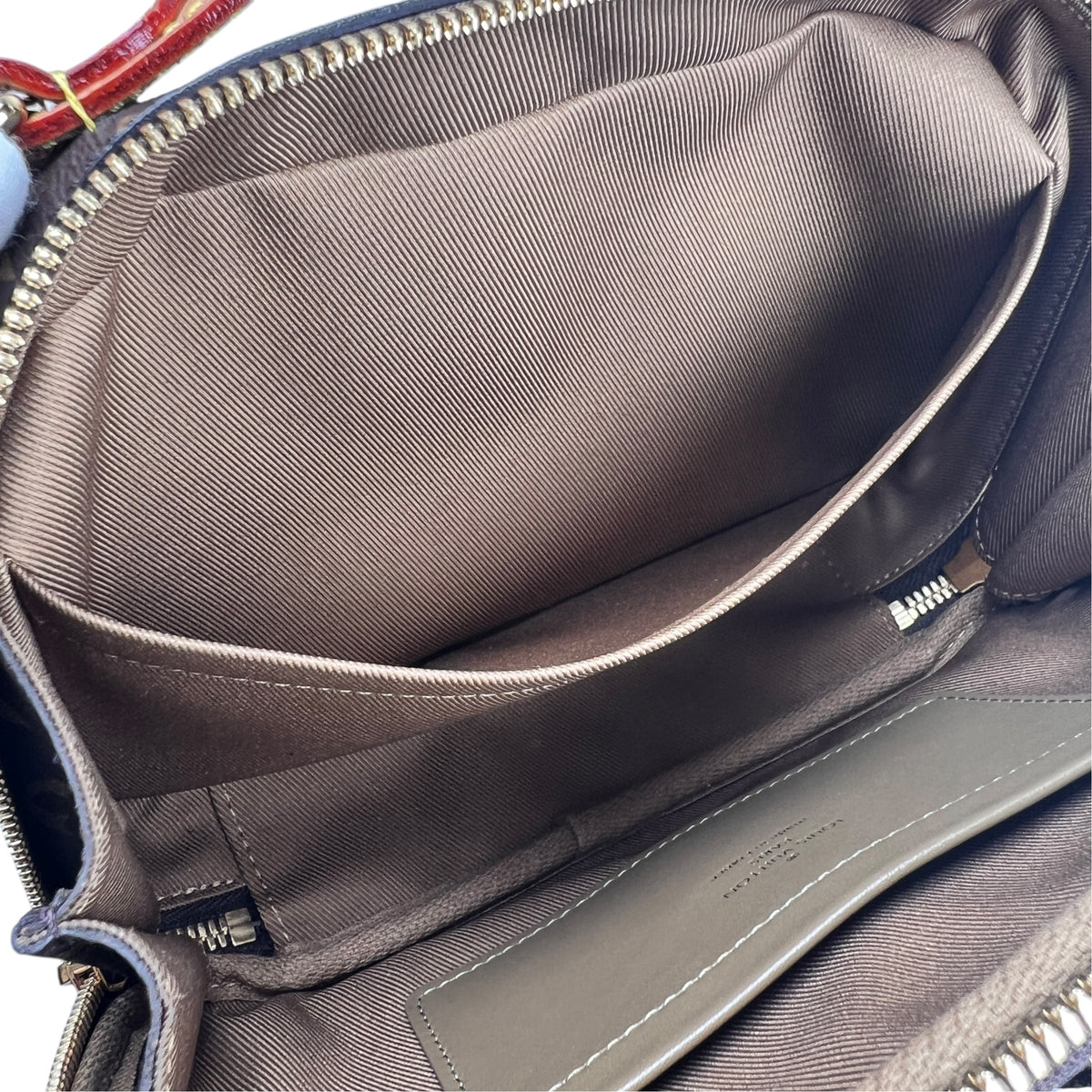 Louis Vuitton Brown Shoulder Bags A-16273