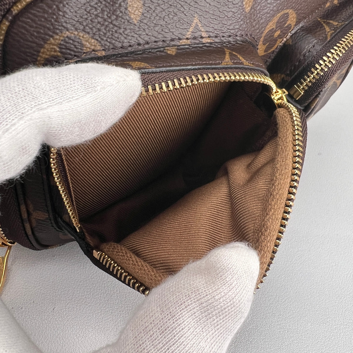 Louis Vuitton Brown Shoulder Bags A-16273