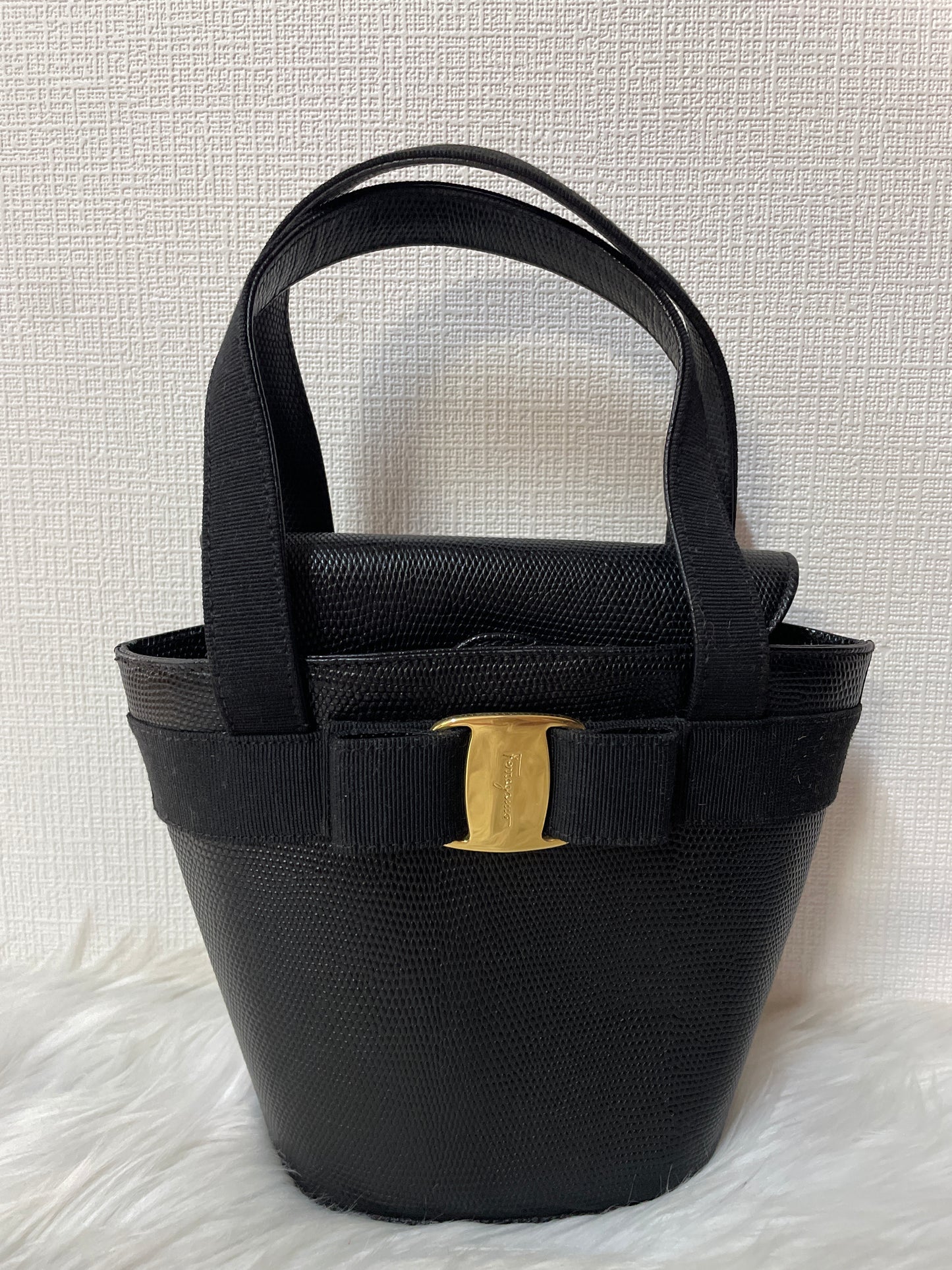 Ferragamo Black Handle Bags A-16275