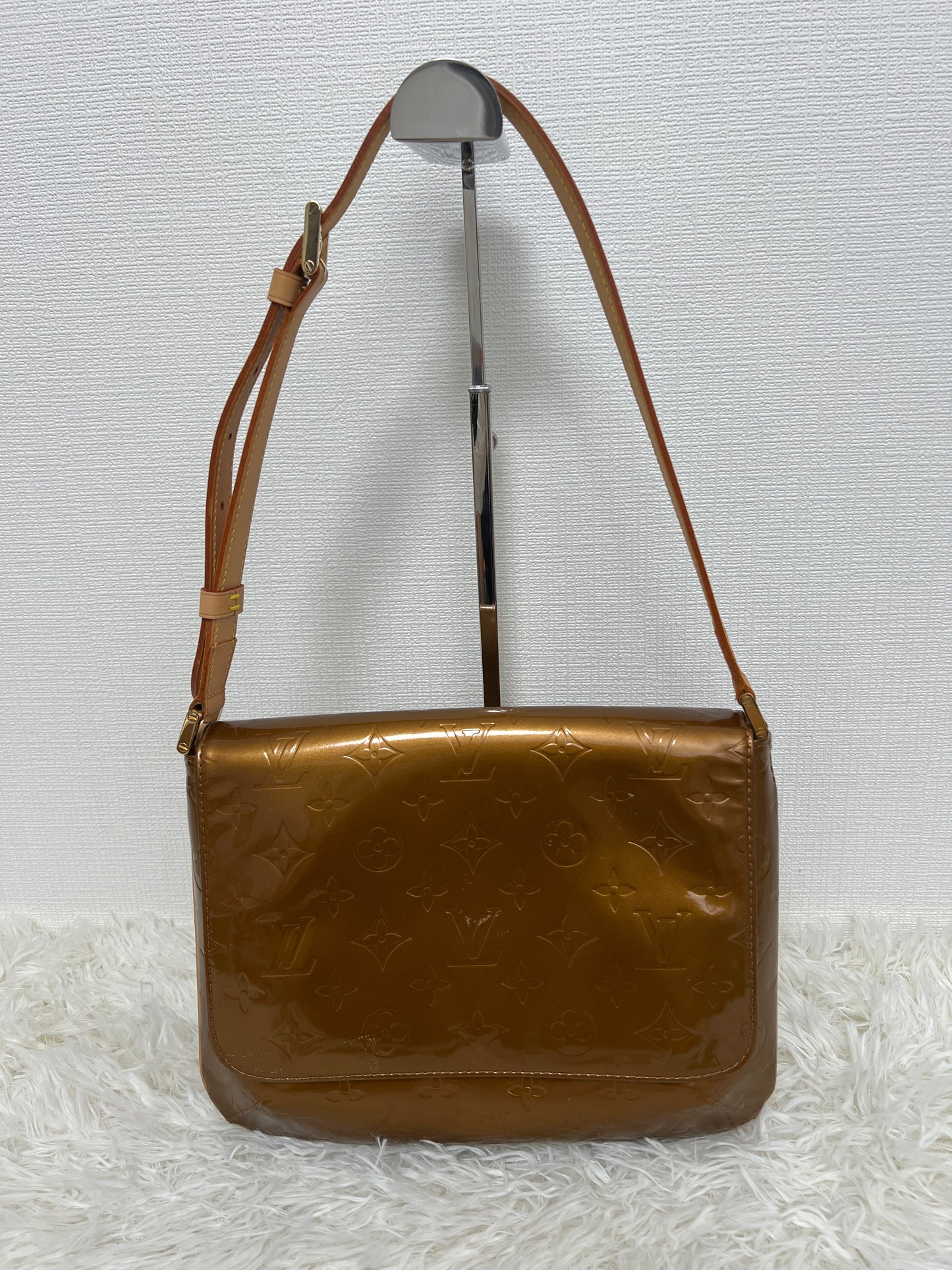 Louis Vuitton Brown Shoulder Bags A-16283