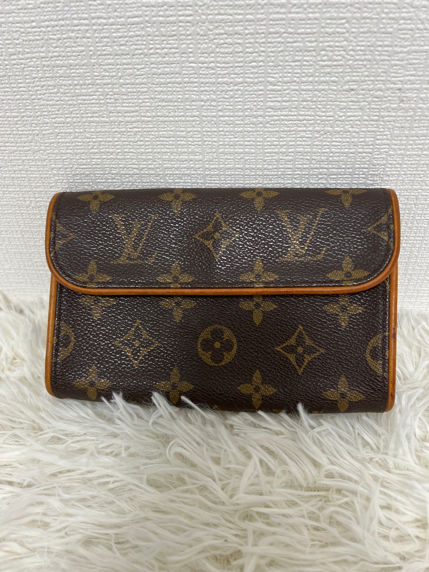 Louis Vuitton Brown Shoulder Bags A-16289
