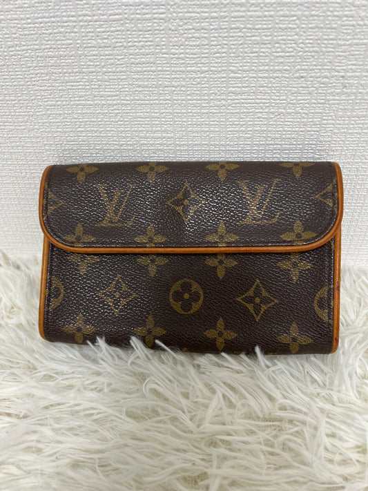 Louis Vuitton Brown Shoulder Bags A-16289