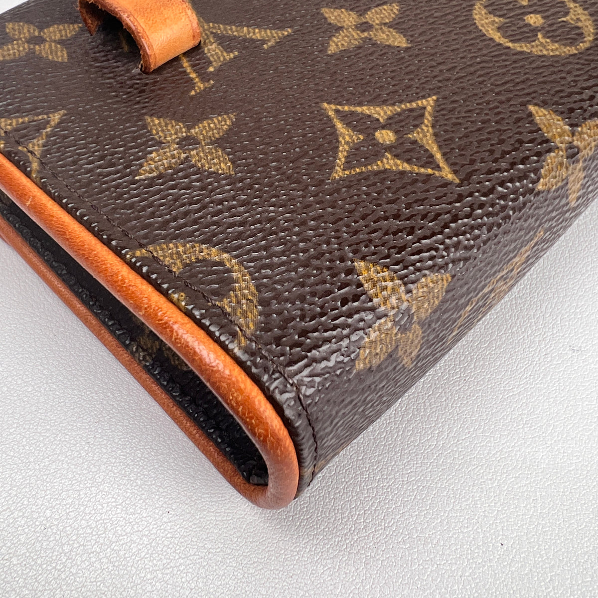 Louis Vuitton Brown Shoulder Bags A-16289