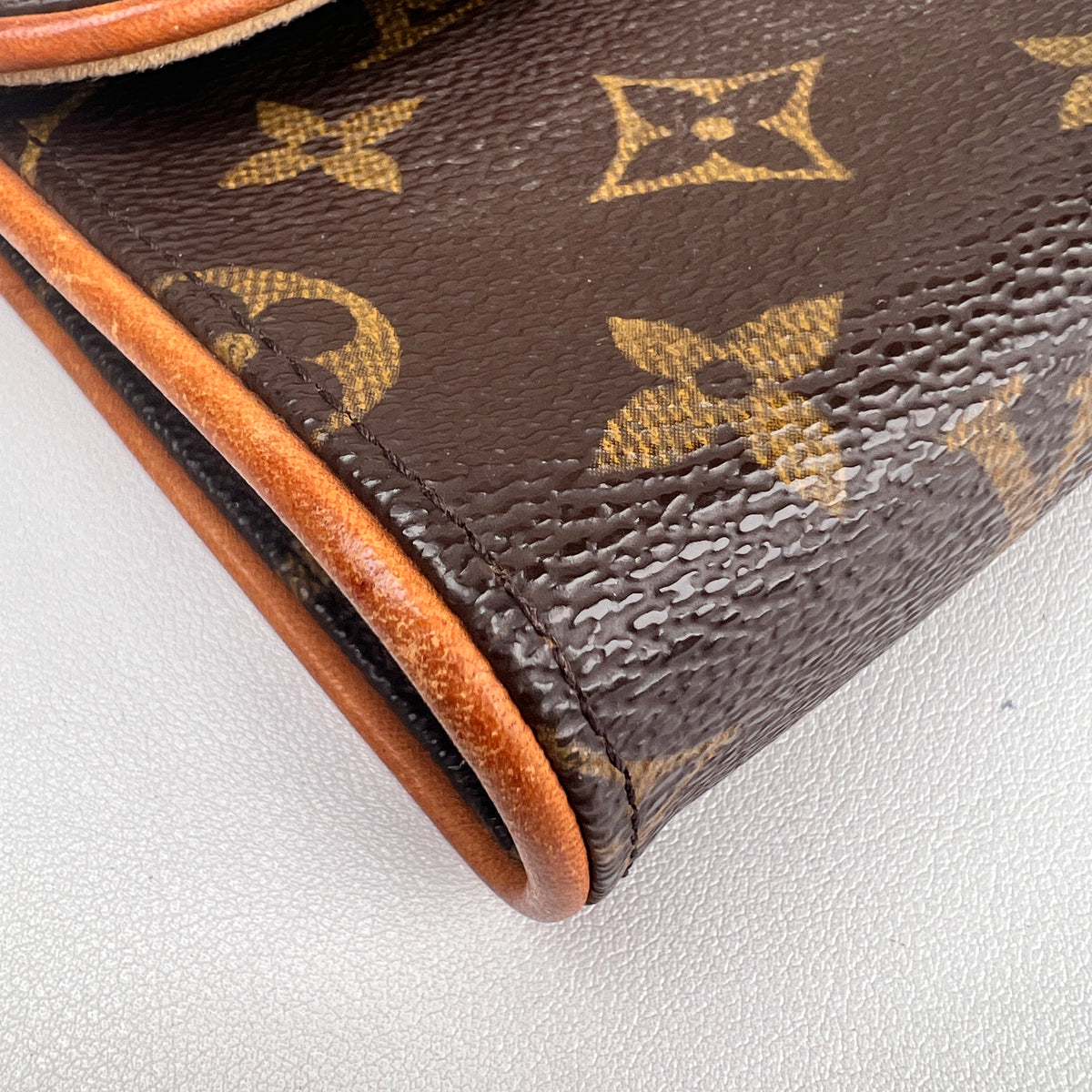 Louis Vuitton Brown Shoulder Bags A-16289