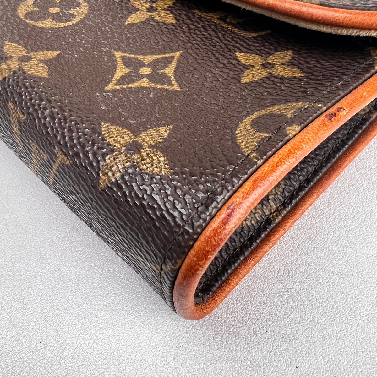 Louis Vuitton Brown Shoulder Bags A-16289