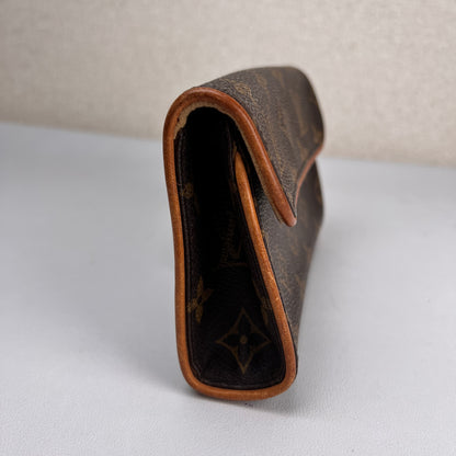 Louis Vuitton Brown Shoulder Bags A-16289