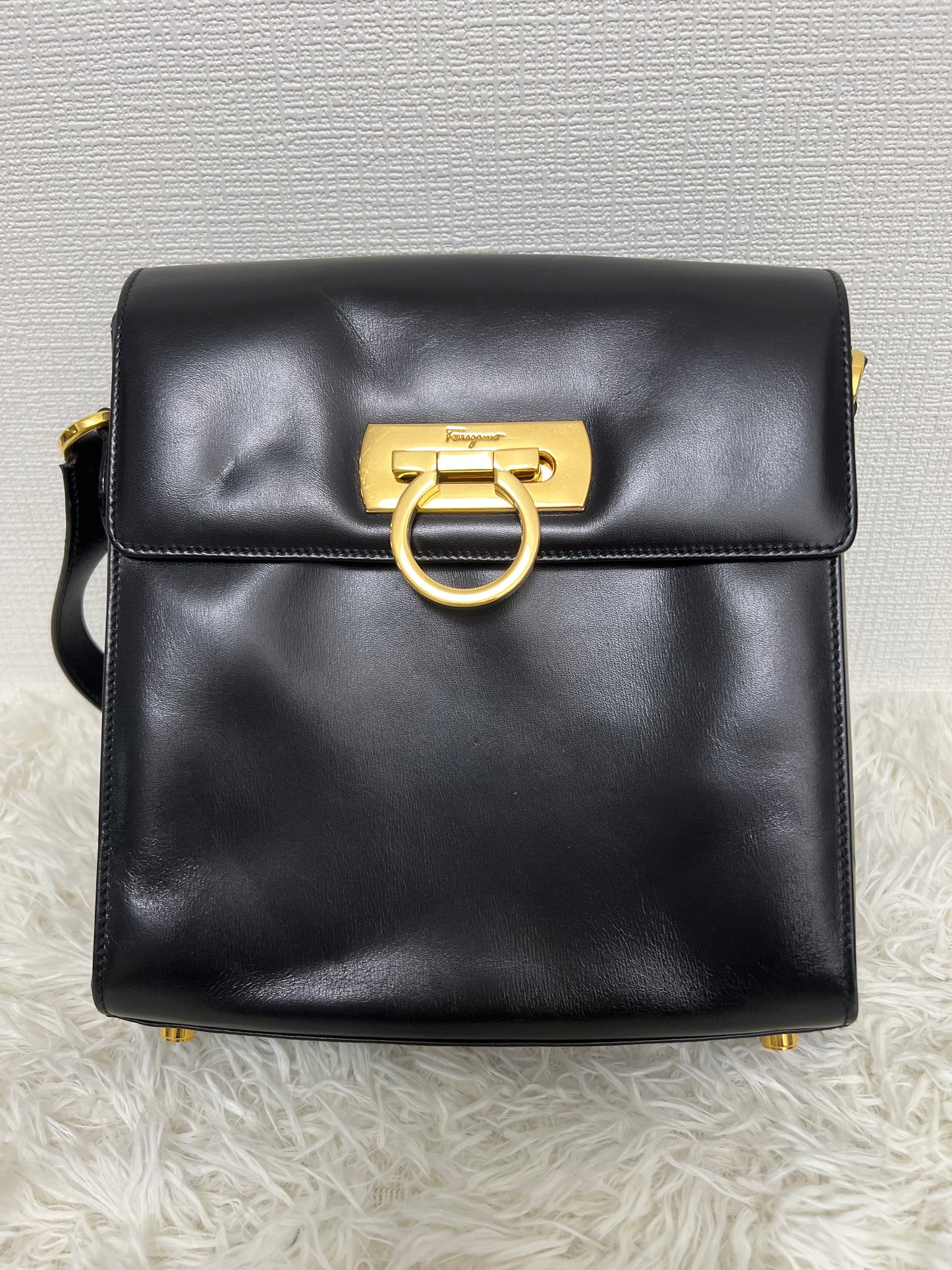 Ferragamo Black Shoulder Bags A-16290
