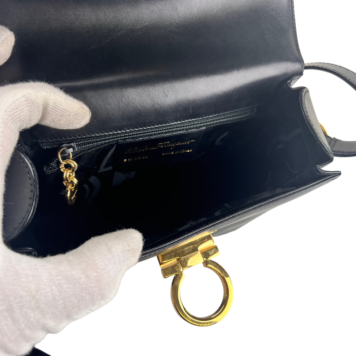 Ferragamo Black Shoulder Bags A-16290