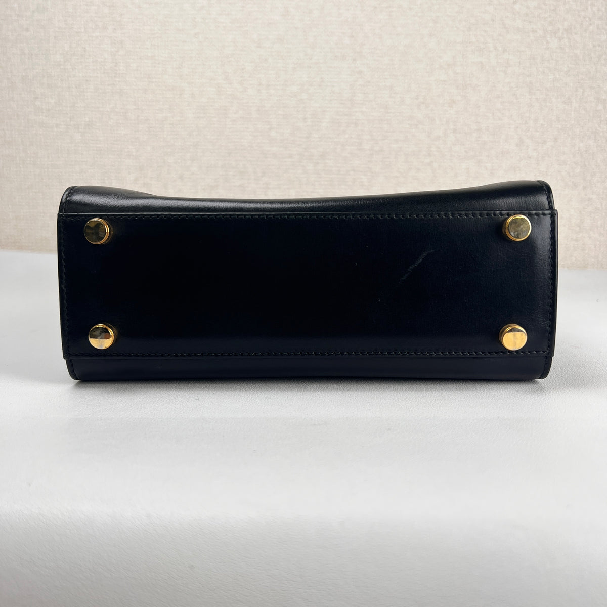 Ferragamo Black Shoulder Bags A-16290