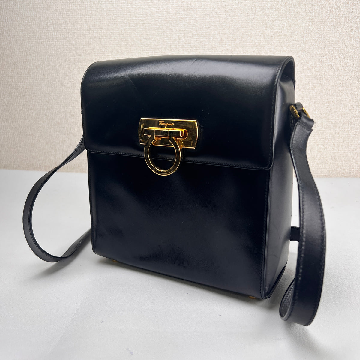 Ferragamo Black Shoulder Bags A-16290