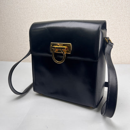 Ferragamo Black Shoulder Bags A-16290
