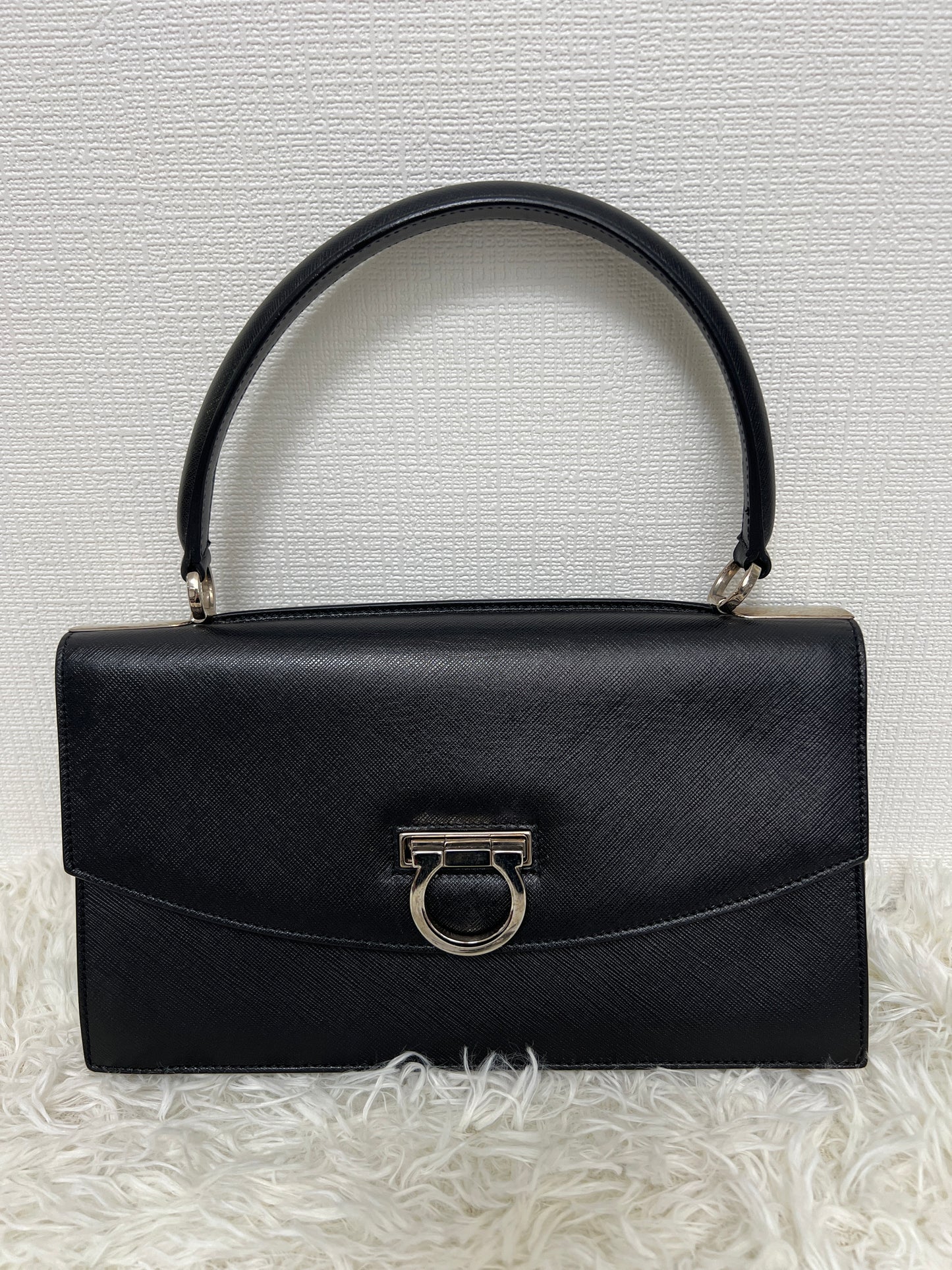 Ferragamo Black Handle Bags A-16291