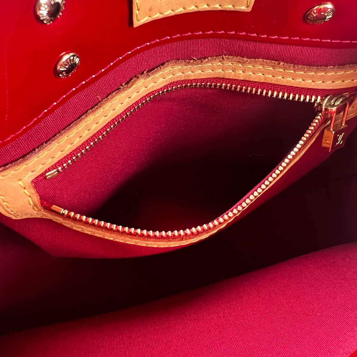 Louis Vuitton Red Shoulder Bags A-16293