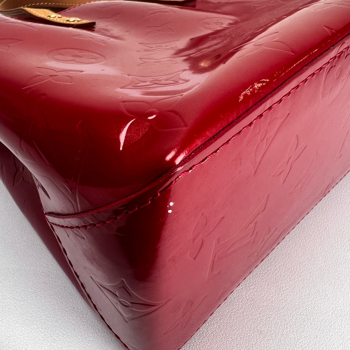 Louis Vuitton Red Shoulder Bags A-16293
